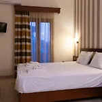 Zeus Hotel *