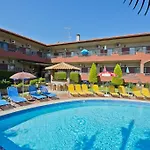Zeus Hotel *