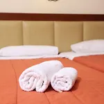 Zeus Hotel *