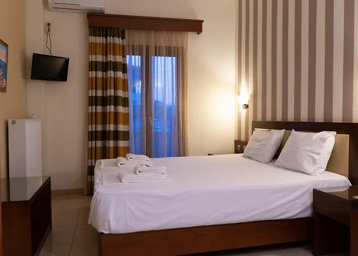 Zeus Hotel *