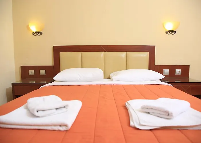 Zeus Hotel *