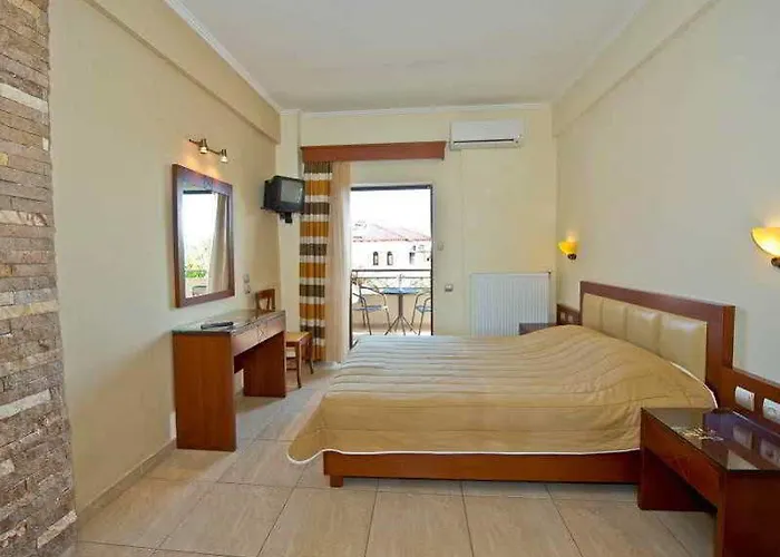 Zeus Hotel *