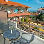 Zeus Hotel *