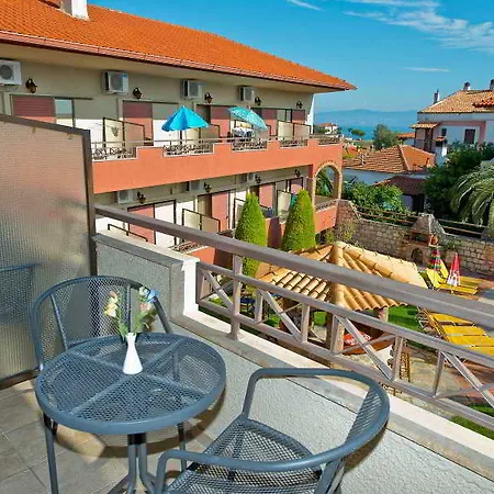 Zeus Hotel *
