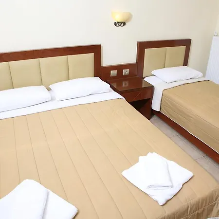 Zeus Hotel *
