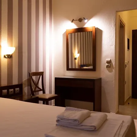 Zeus Hotel *
