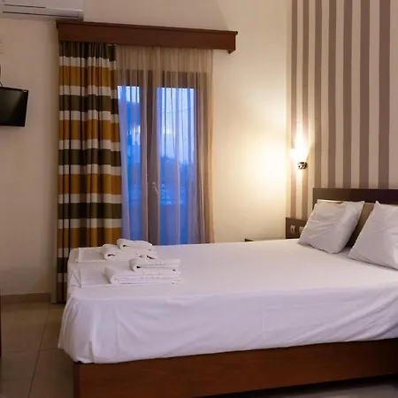 Zeus Hotel *